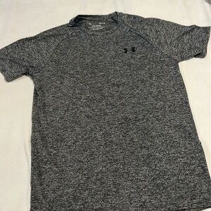 Under armor light gray/black T-shirt